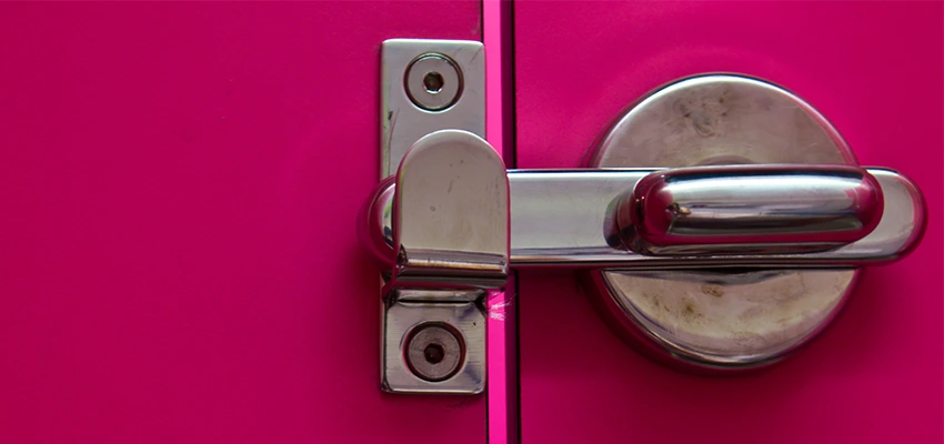 Childproof Gate Lock in Glen Avon, California